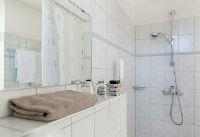 Трежместный Номер Economy, Gasthaus Adler Ettenheim  Mit Self Check In   Key Boxes