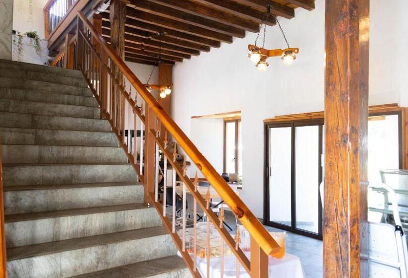 اتاق لوکس, Casa Montana