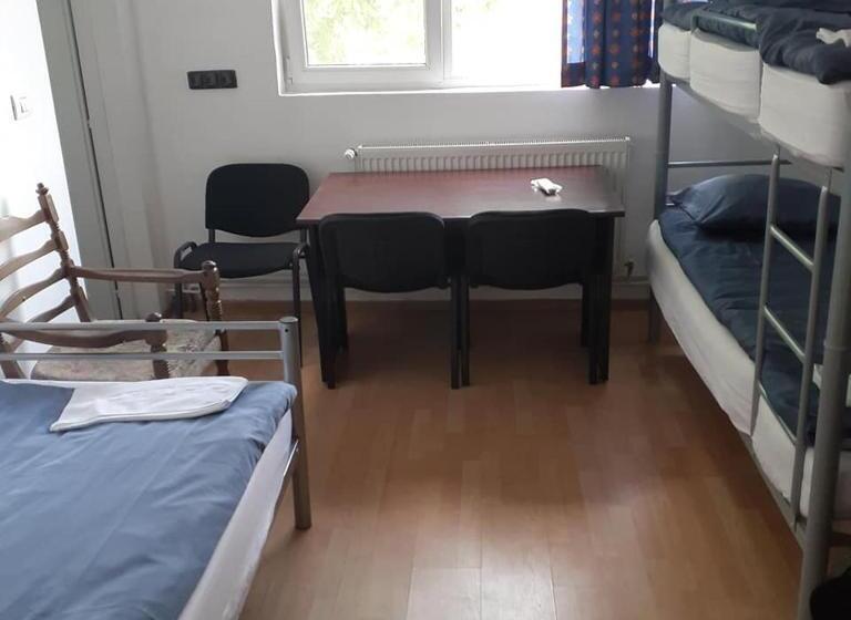 ファミリールーム, Electric Hostel