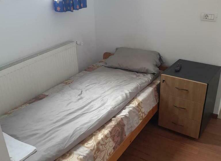 エコノミールーム, Electric Hostel