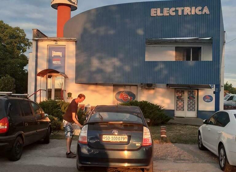 غرفة إقتصادية, Electric Hostel