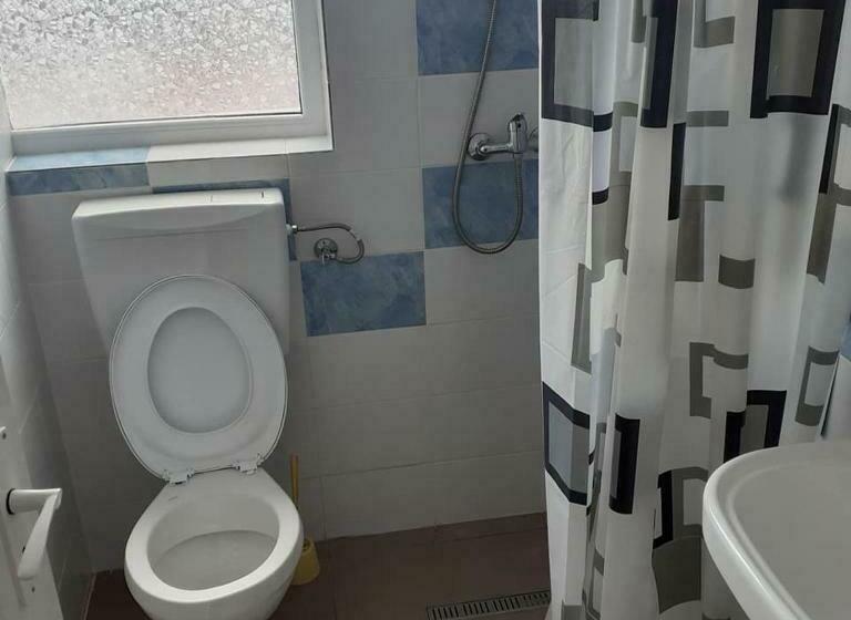 エコノミー４人部屋, Electric Hostel