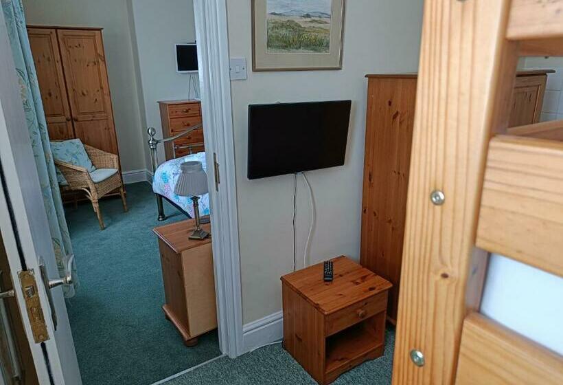 חדר משפחתי, Granby House