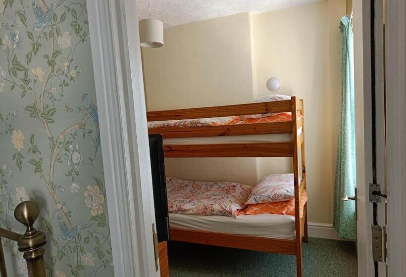 חדר משפחתי, Granby House