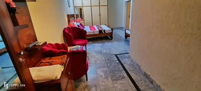 اتاق لوکس سه تخته, Lexus Lodge
