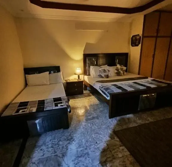 اتاق لوکس سه تخته, Lexus Lodge