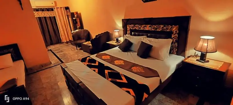 اتاق لوکس سه تخته, Lexus Lodge