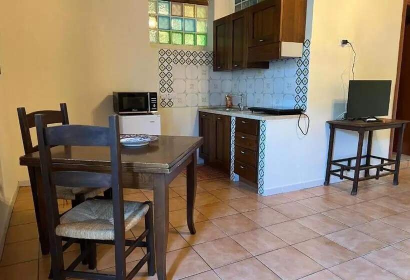 プールビュースタンダードステューディオ, Agriturismo I Pietrini