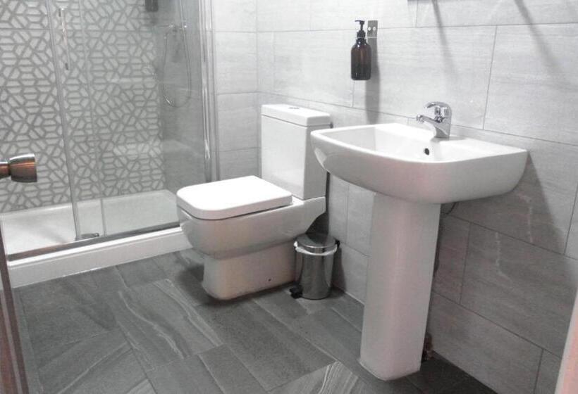 标准间, Claremont