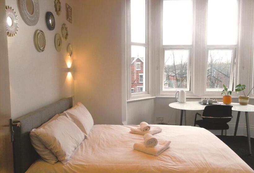 标准间, Claremont