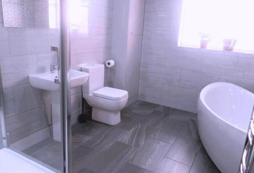 带1个卧室带花园景观的公寓, Claremont