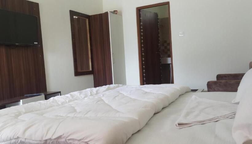 패밀리 룸, Lake View Paradise