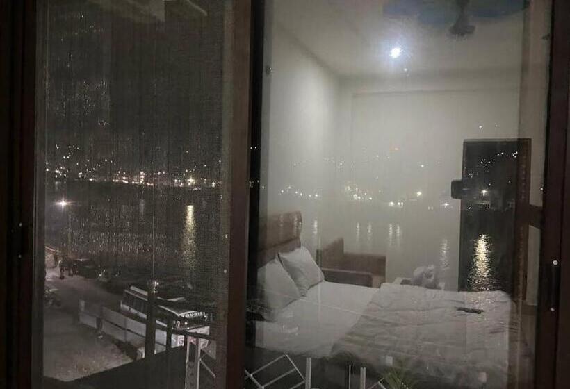 家庭间, Lake View Paradise