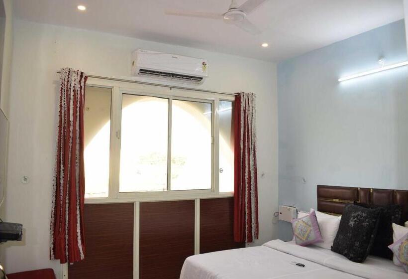 三人经典房间, Oyo 90375 Riyasat Cottage