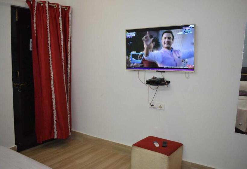 豪华三人间, Oyo 90375 Riyasat Cottage