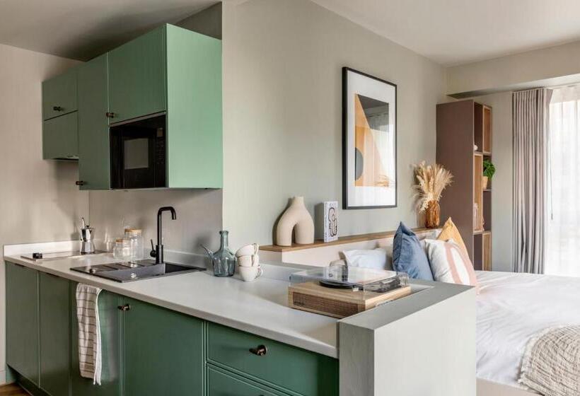 高级工作室, Ark Wembley