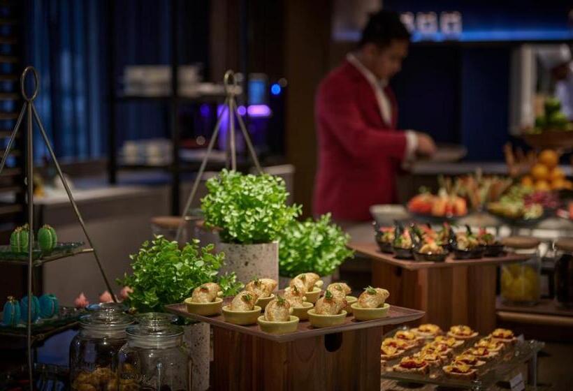 חדר דחוקס עם מיטת קינג, Amari Spice Penang