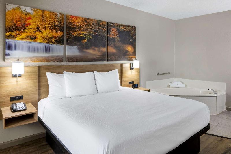 חדר דחוקס עם מיטת קינג, Amari Spice Penang