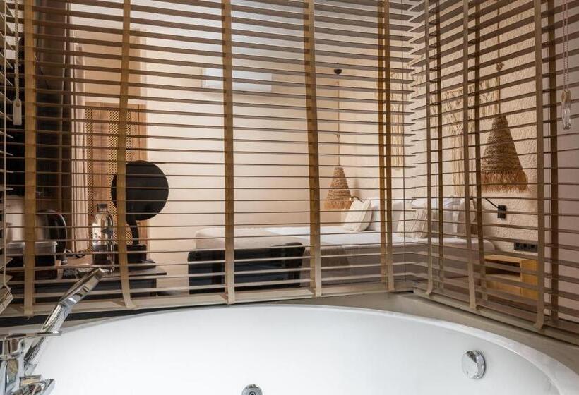 带大床的标准间, Gran Via Alsancak