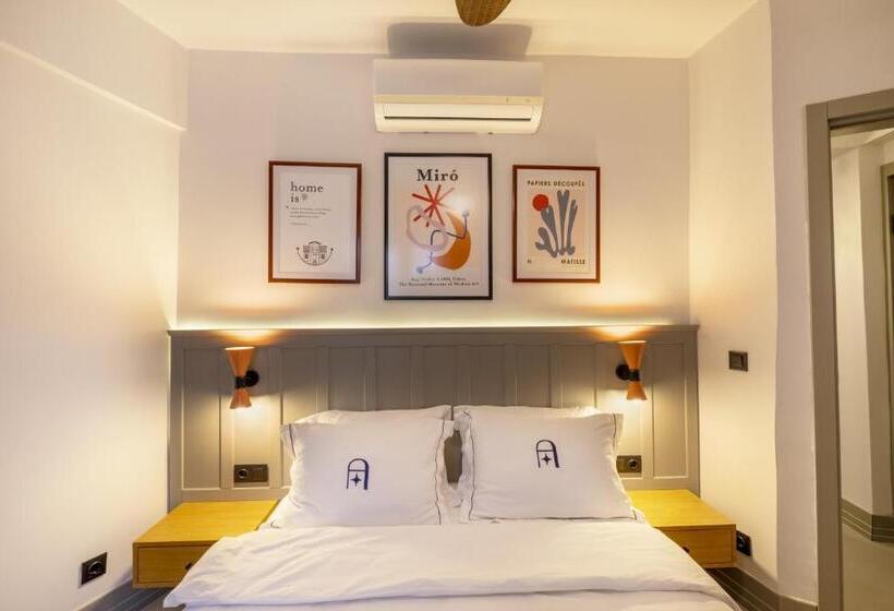 חדר משפחתי, Alle Alacati