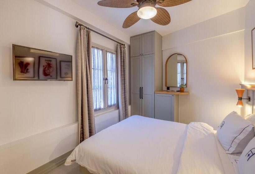 חדר משפחתי, Alle Alacati