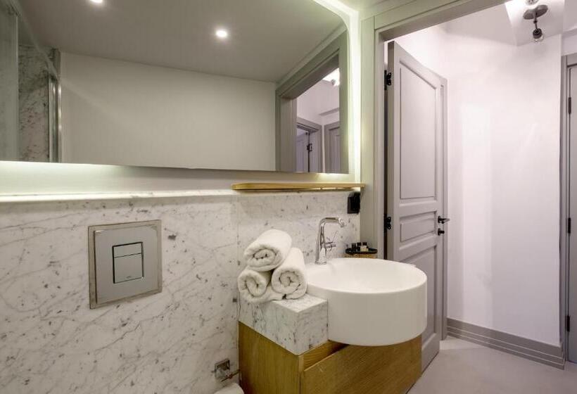 חדר משפחתי, Alle Alacati