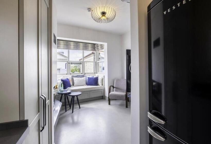 מיטת קינג בסוויטה, Alle Alacati