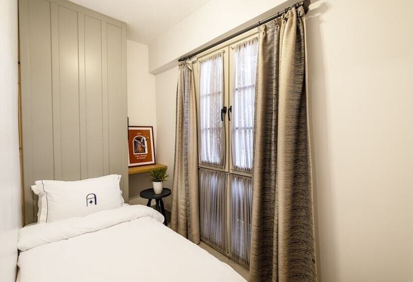 חדר משפחתי, Alle Alacati