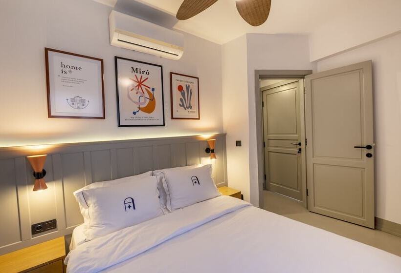 חדר משפחתי, Alle Alacati