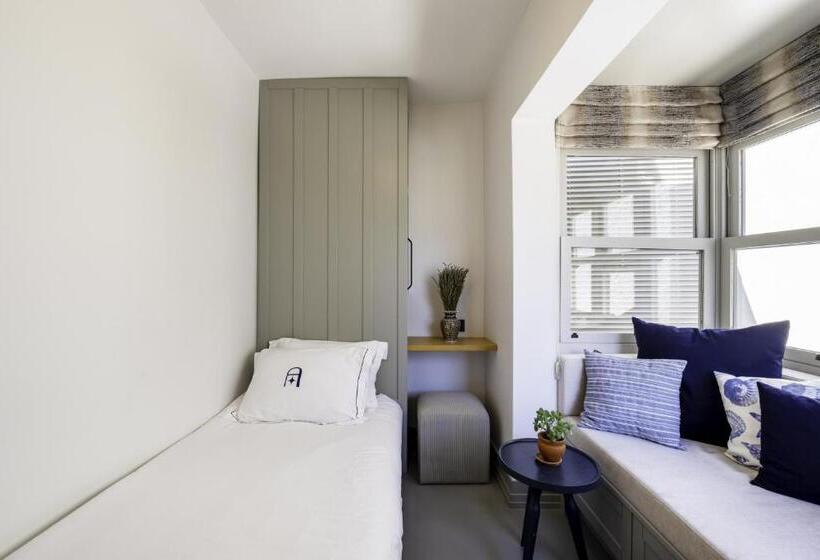 מיטת קינג בסוויטה, Alle Alacati