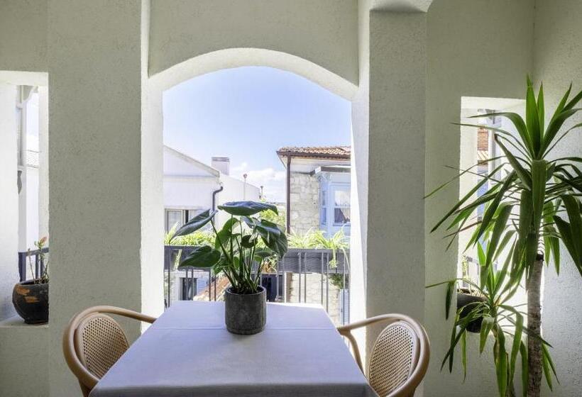 מיטת קינג בסוויטה, Alle Alacati