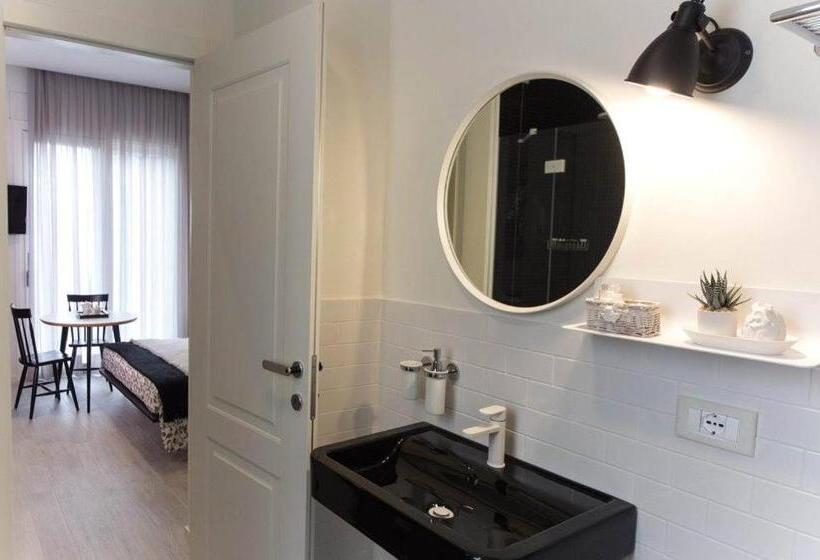 غرفة قياسية ثلاثية, Le Stanze Guesthouse