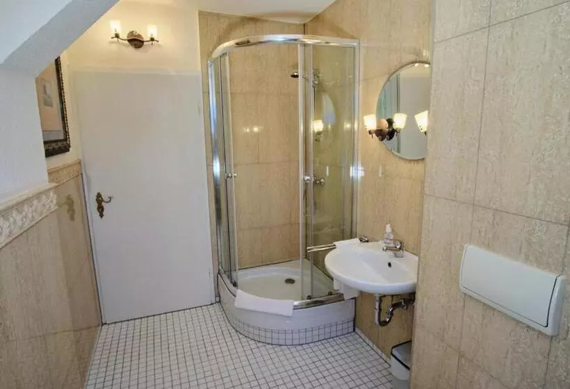 اتاق استاندارد یک تخته با سرویس بهداشتی مشترک, Anno 1900 Hotel Babelsberg