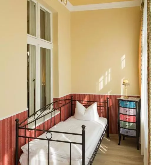 اتاق استاندارد سه نفره, Anno 1900 Hotel Babelsberg