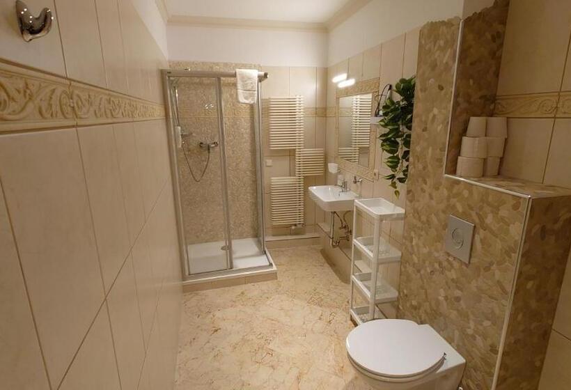 스위트, Pension Am Schloss