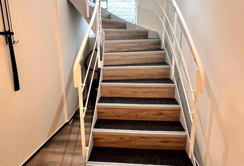 패밀리 스튜디오, Pension Am Schloss