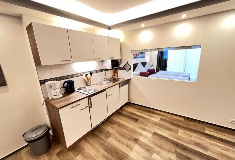 패밀리 스튜디오, Pension Am Schloss