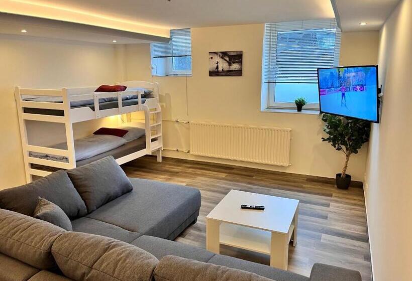 패밀리 스튜디오, Pension Am Schloss