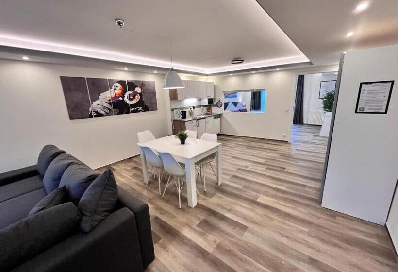 패밀리 스튜디오, Pension Am Schloss