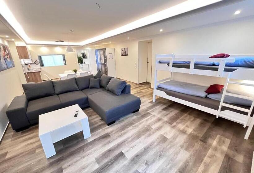 패밀리 스튜디오, Pension Am Schloss