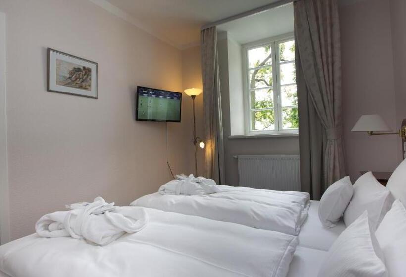 جناح جونيور, Badehaus Goor