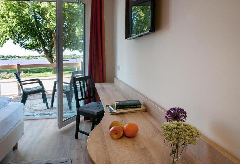 غرفة قياسية مطلّة علي النهر, Elbblick