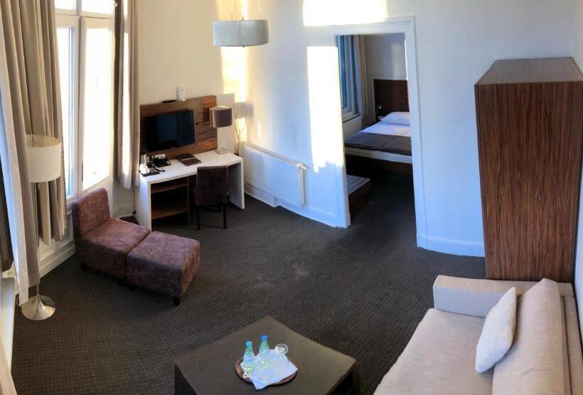 جناح جونيور, Excellent