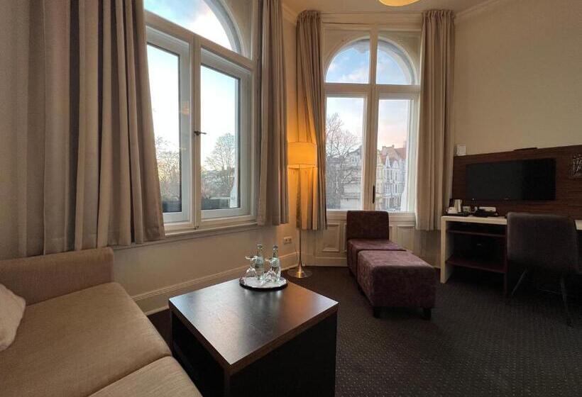 غرفة عائلية, Excellent