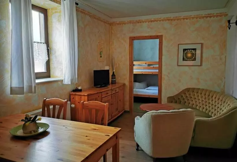 テラス付き１ベッドルームアパートメント, Familienfreundlicher Landurlaub Im Gutshaus