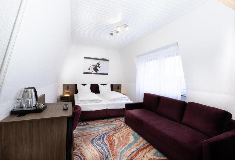 Семейный Номер, Firzlaff S