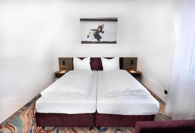 Семейный Номер, Firzlaff S