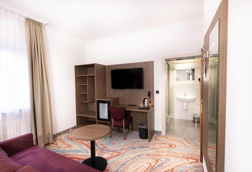 Семейный Номер, Firzlaff S