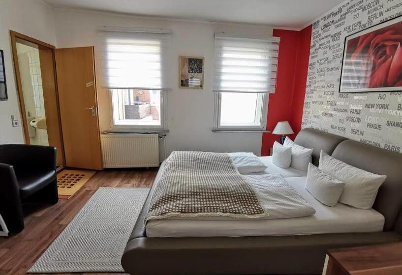 标准三人间, Happy