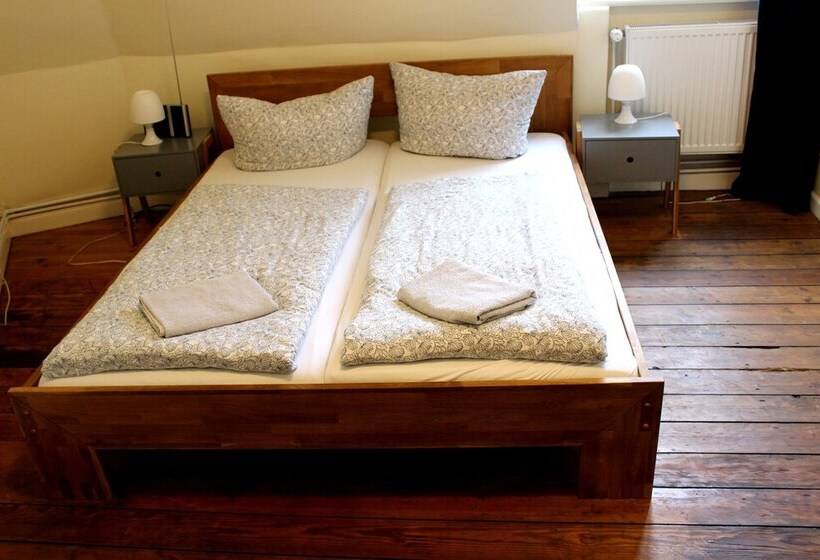 Номер Economy с общей ванной комнатой, The Avalon